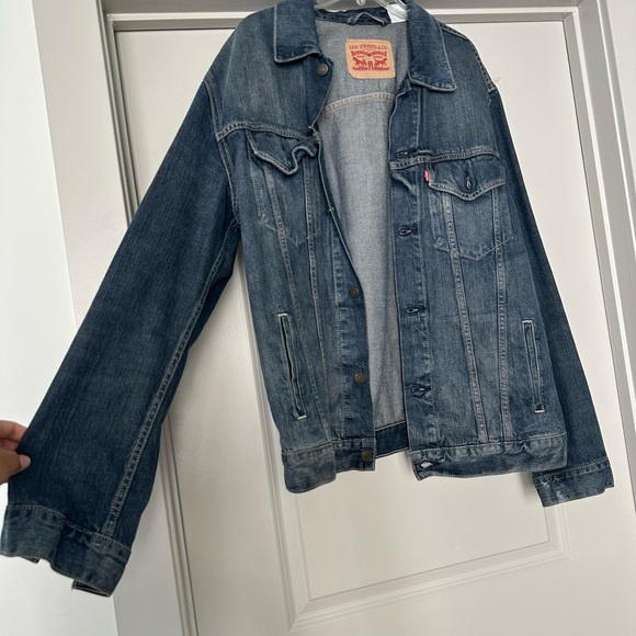 Levi’s Denim Jacket - medium dark wash - Picture 2 of 5
